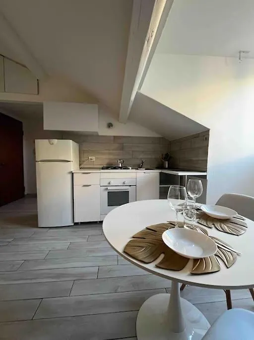 Ferienwohnung Wood 20 Mailand Apartment