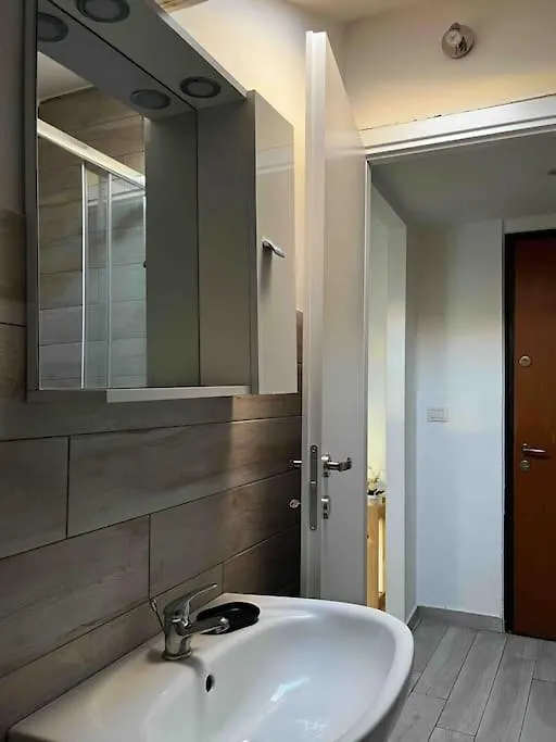 Wood 20 Apartment Milan